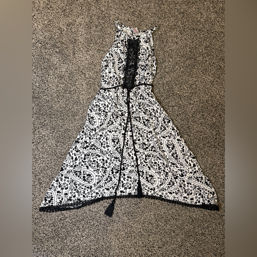 Justice Black and White Sleeveless Mid Length dress, size 8 (042G)